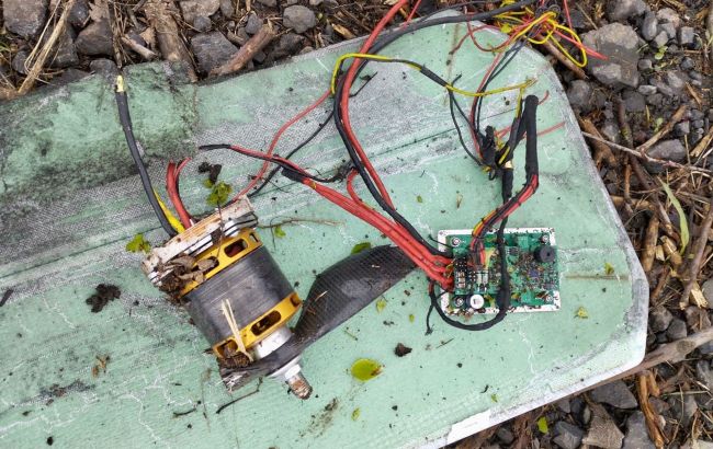 Превратили в мусор. В Харьковской области пограничники "приземлили" дрон-камикадзе