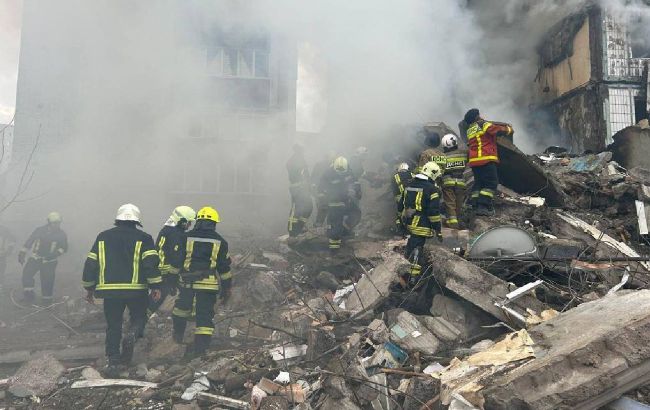 Ракетный удар по Умани. Из-под завалов извлекли тела еще троих погибших
