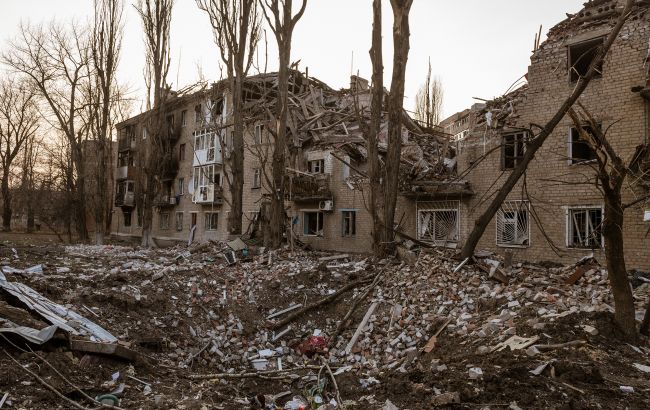Оккупанты обстреляли Авдеевку из авиации и "Градов": полностью разрушены два дома