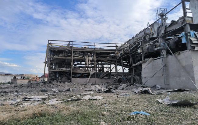 Росіяни обстріляли два заводи у Краматорську та Слов’янську, є руйнування, - ОВА