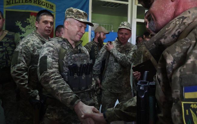 Сырский посетил украинские подразделения на передовой