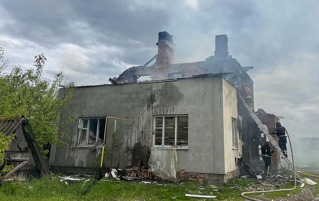 Россияне из артиллерии обстреляли дома в Купянском районе: есть разрушения