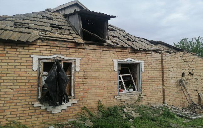 Россияне обстреляли Никопольский район: пострадали дома и газопровод