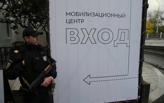 В России чиновница забросала "коктейлями Молотова" военкомат