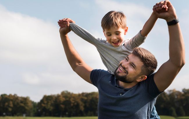 День батька у 2023 році: коли та як треба привітати татусів