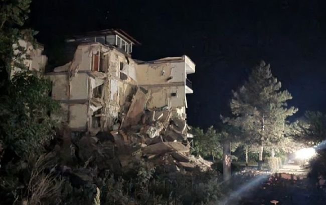 Обстріл окупантів на Арабатській стрілці: ЗМІ заявили про удар по готелю, де перебував Сальдо