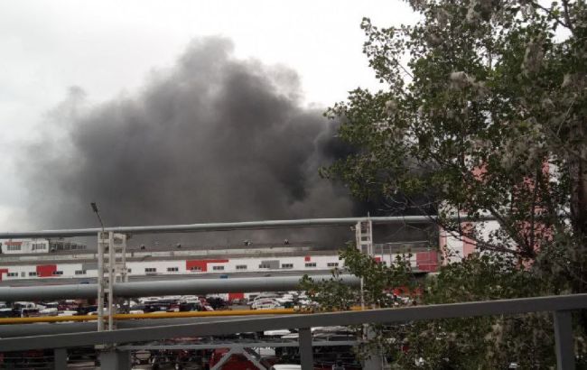 В Ростове вспыхнул масштабный пожар на машиностроительном заводе