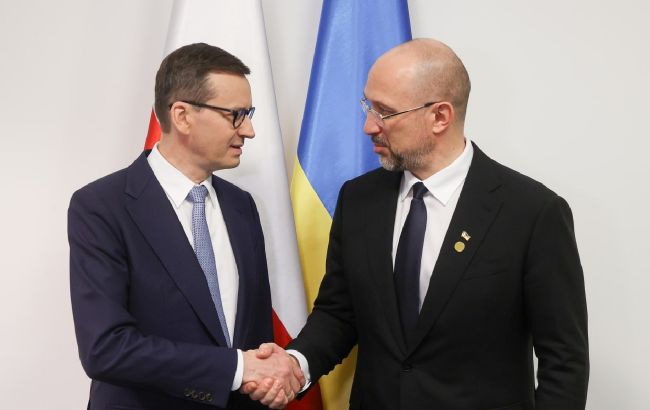 Шмыгаль обсудил с премьером Польши поставки техники и тренировки военных