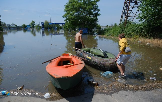 Ситуация в Херсоне после подрыва ГЭС: вода опускается, а в город возвращают свет