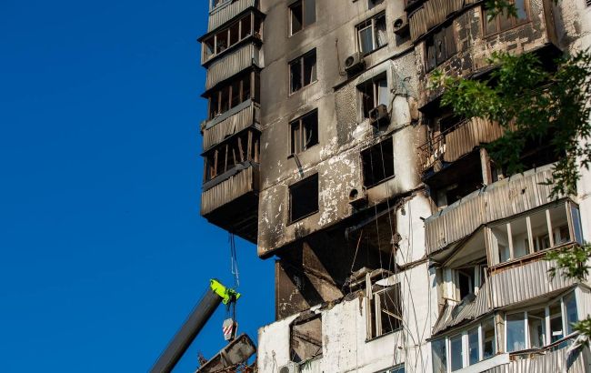 Взрыв в многоэтажке Киева: спасатели достали тело еще одной погибшей