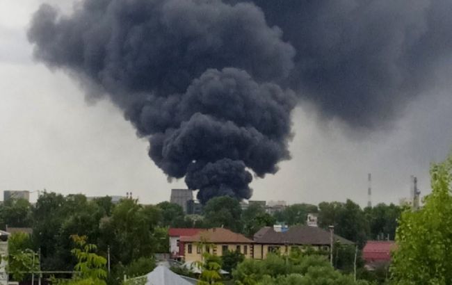 В российском Нижнем Новгороде вспыхнул масштабный пожар (фото, видео)