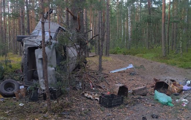 У прикордонній зоні Житомирської області автомобіль підірвався на міні: є загиблий