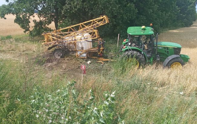 У Сумській області трактор підірвався на міні: водій травмований