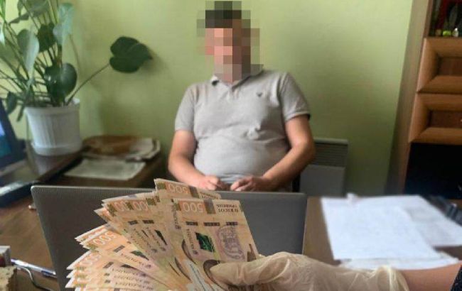 Во Львовской области на взятке задержали заммэра и главного коммунальщика