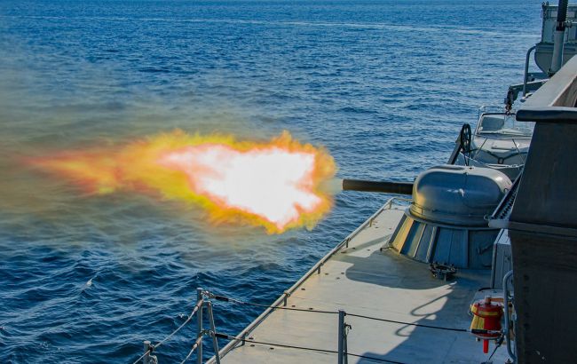Россия после угроз топить корабли отработала удары ракетами в Черном море