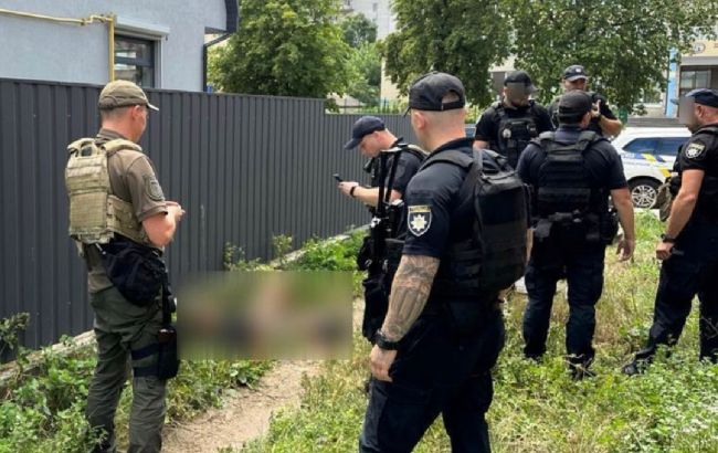 У Житомирі чоловік з ножем спробував напасти на військового