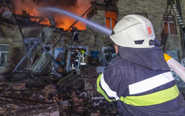 Спасатели показали, как ликвидируют последствия ночного удара по Харькову