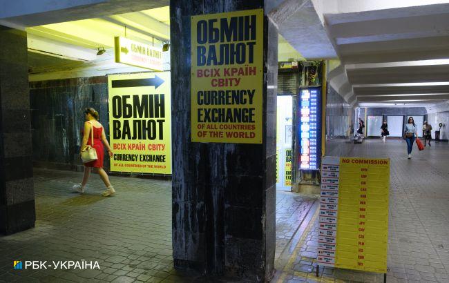 Летний тренд на валютном рынке: украинцы продают больше долларов, чем покупают