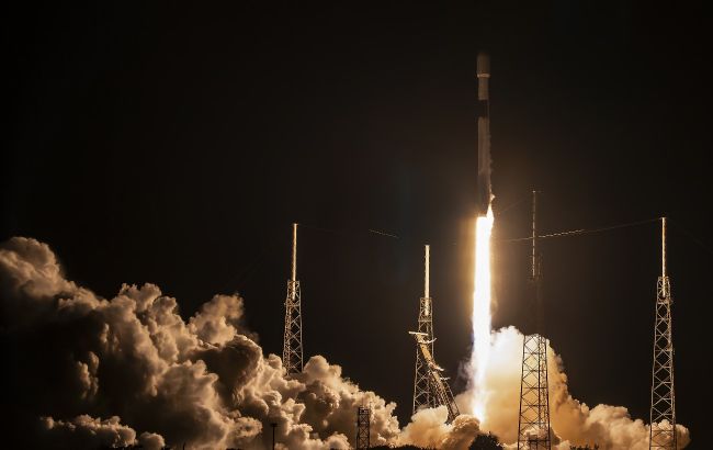 SpaceX здійснила перший запуск супутника в серпні: відео операції