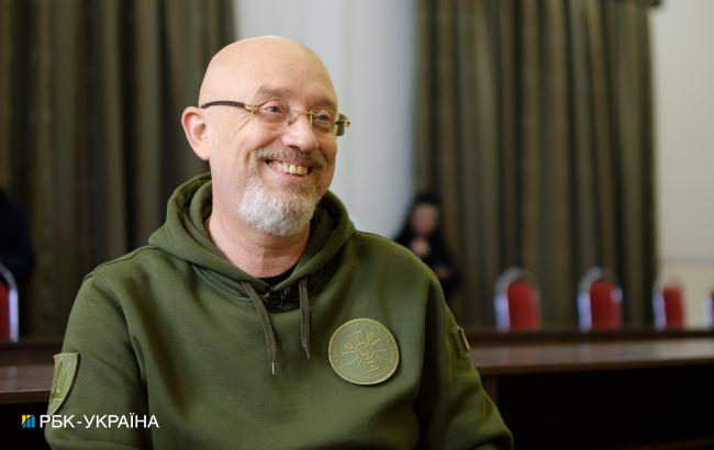 Резников показал бронемашины Senator, которые Украине передала Канада