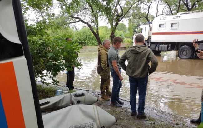 У російському Уссурійську прорвало дамбу, місто йде під воду (відео)