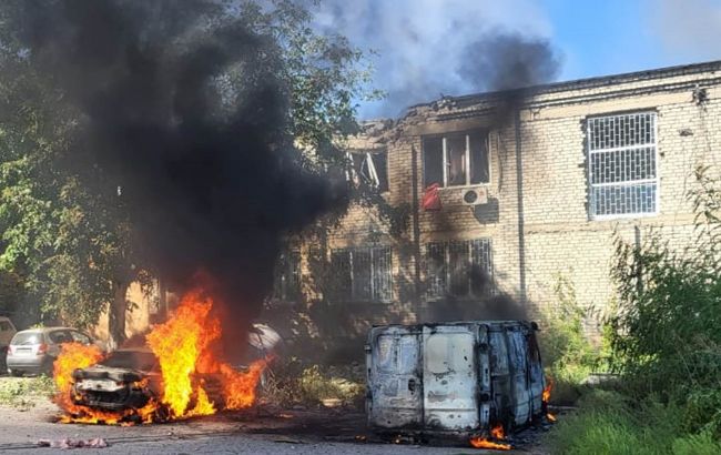 Россияне из артиллерии обстреляли супермаркет в Курахово: есть раненые