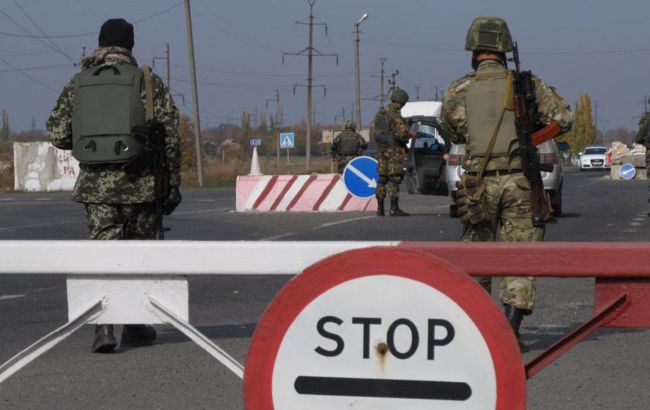 Пограничники изъяли у гражданина Германии нацистскую символику