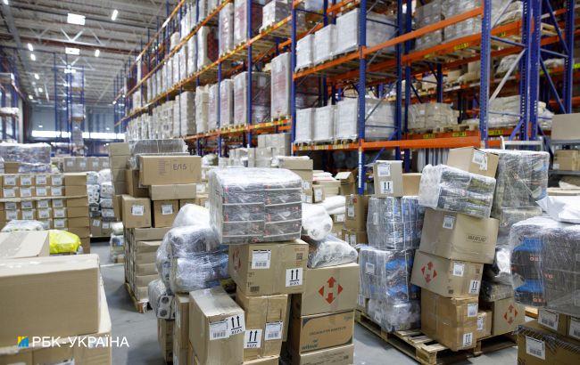 Украинцам запретили пересылать по почте еду, деньги и документы: полный список ограничений