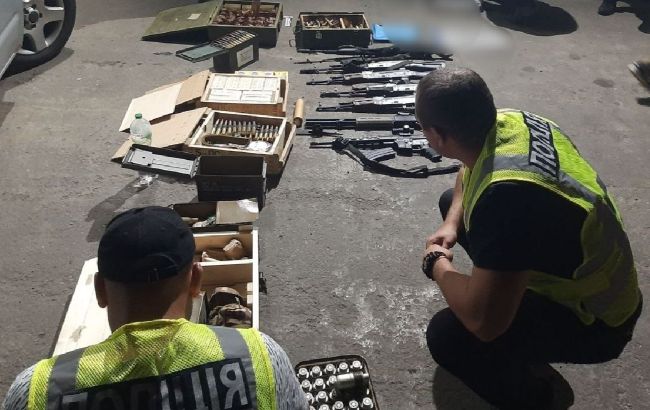 В Киевской области у чиновника военкомата нашли арсенал оружия (фото)