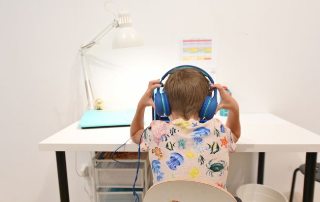 Навчання онлайн: батькам розповіли, як захистити дітей в інтернеті