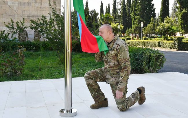 Алиев поднял флаг Азербайджана в главном городе Нагорного Карабаха