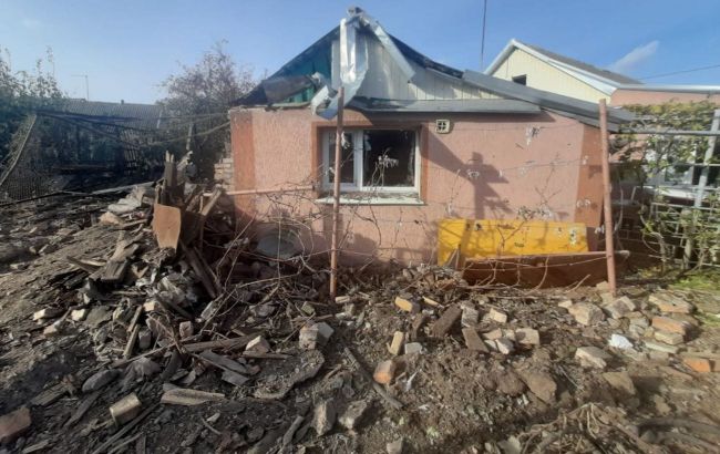 Росіяни з артилерії обстріляли будинки в Нікополі: двоє поранених, серед них дитина
