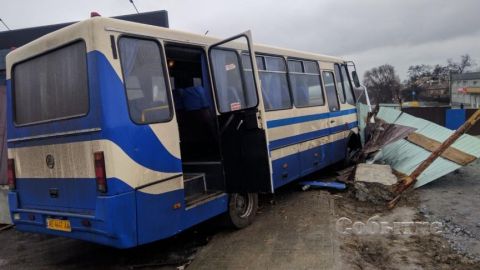 Под Днепром произошло ДТП из-за смерти водителя, люди выпрыгивали на ходу