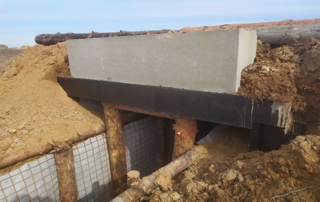 Кордон бетонується. У Чернігівській ОВА показали процес будівництва оборонних споруд