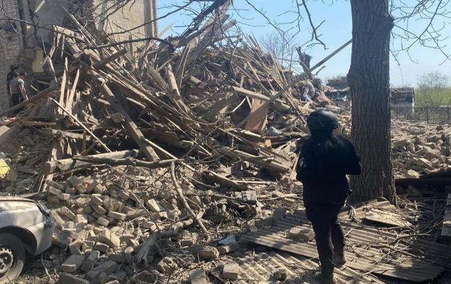 Обстріл Костянтинівки: росіяни завдали авіаудар по місту, є жертва і поранені (фото)