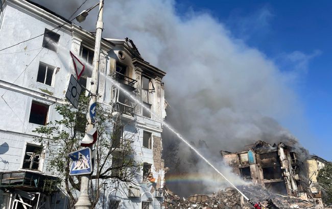 Зросла кількість жертв цинічного удару РФ по п'ятиповерхівці у Краматорську