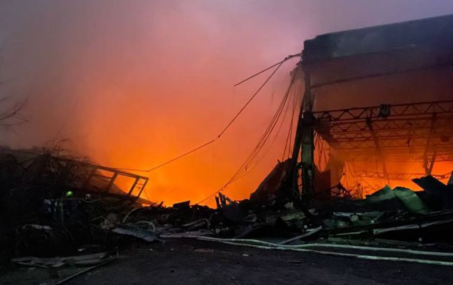 В Киеве в результате ракетного удара повреждена фабрика военной одежды