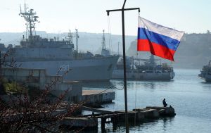 В Севастополе прогремели взрывы. Оккупанты заявили, что "отбили" атаку на корабль