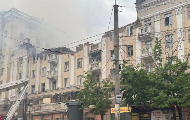 Появились фото последствий ракетного удара по Днепру