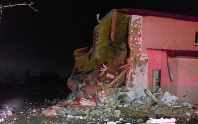 У Київській області після нічної атаки пошкоджені електромережі і будинки (фото)