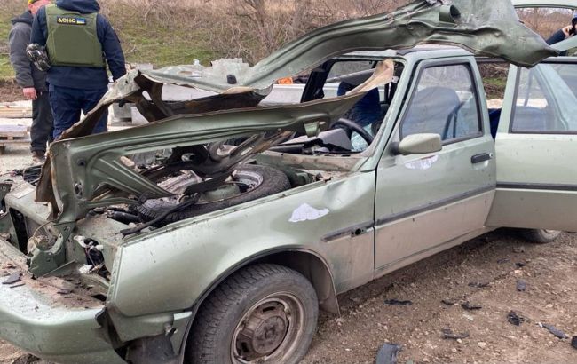 Россияне ударили по Никопольскому району: три человека ранены, повреждены автомобили