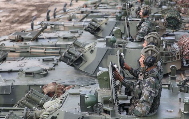 Генерали без досвіду і не тільки. Bloomberg назвав головні проблеми армії Китаю