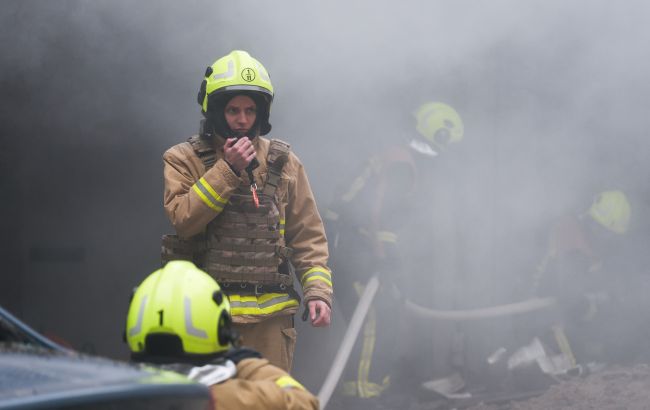 У Києві сталася пожежа на фабриці Roshen: що відомо (відео)