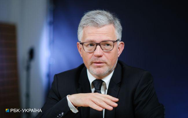 Запад должен усилить помощь Украине и не только в военном плане, - посол