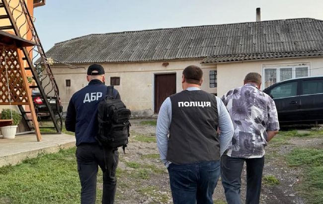 Поліція провела масштабні обшуки через ухиляння від служби: вручили майже 30 підозр