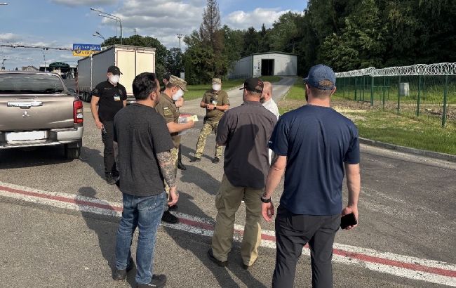 Імміграційна служба США заявила про депортацію українців: що кажуть прикордонники