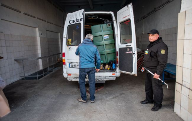 Керівника Чернівецької митниці звільнили: він може бути причетний до контрабанди сигарет