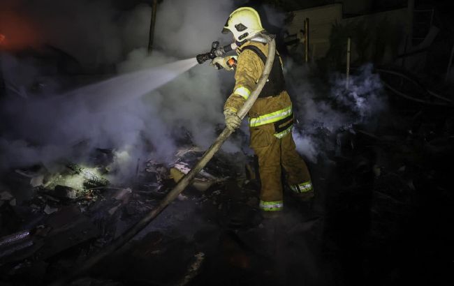 Россияне ночью ударили по Харькову: был пожар, пять человек пострадали (фото)
