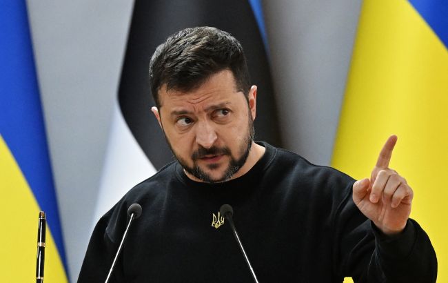 Зеленский об обстреле Днепра: ПВО сейчас должна быть не на складах, а в реальных городах