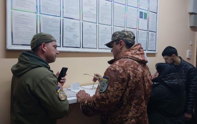 В Одеській області люди у військовій формі затримали підлітка, ТЦК проводить перевірку
